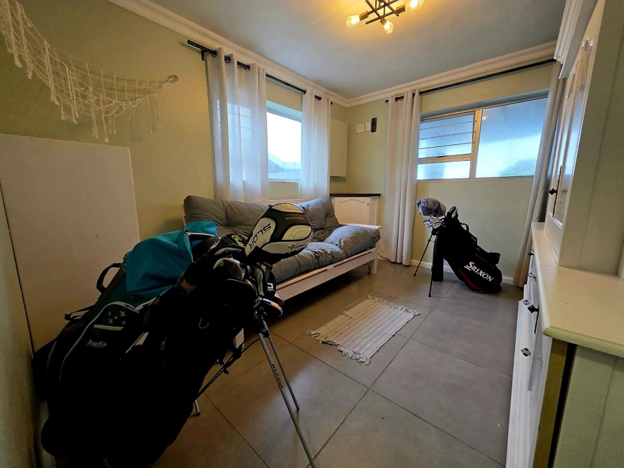 6 Bedroom Property for Sale in Oceanview Heights Western Cape